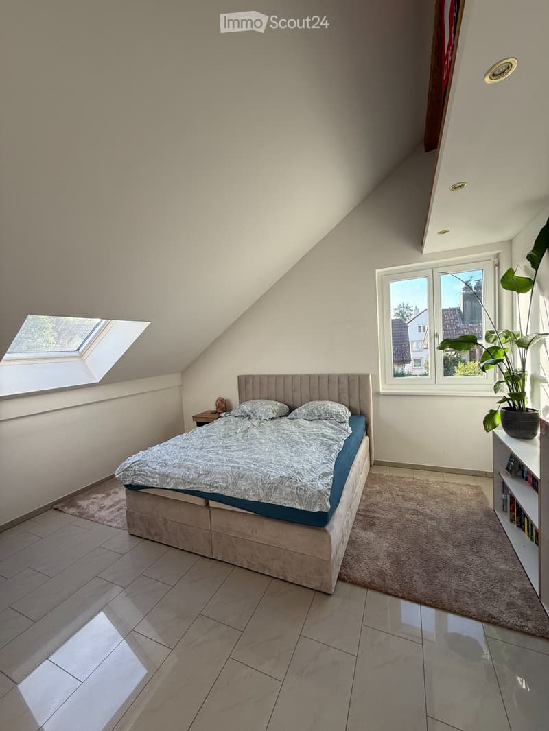 Helle und gepflegte 3.5-Zimmer-Dachwohnung in Windisch (2)