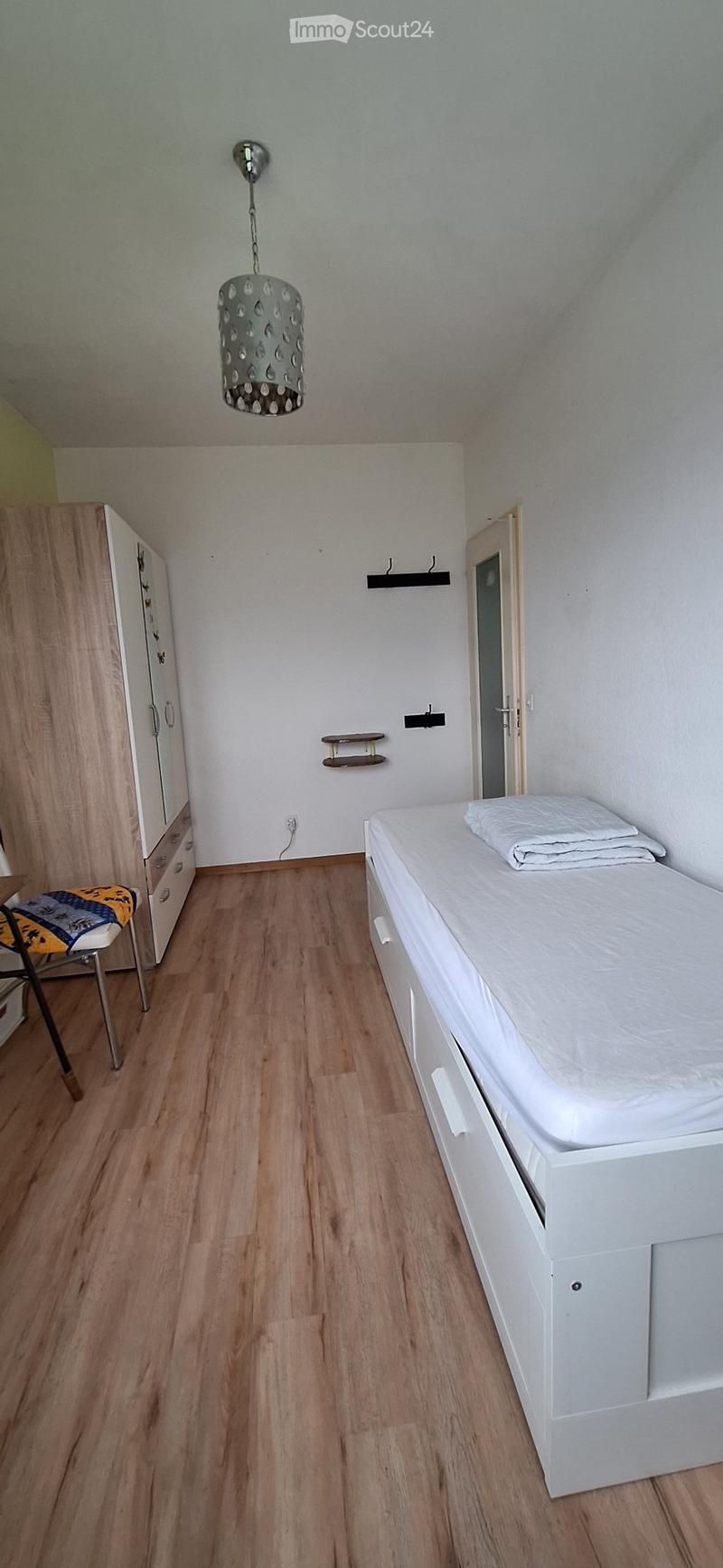 Zimmer möbliert zur Miete in 5-Zimmer-Wohnung (2)