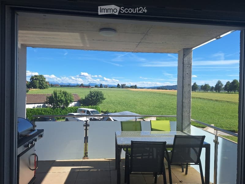 Appartamento con 3.5 locali, balcone e 2 posti auto (2)