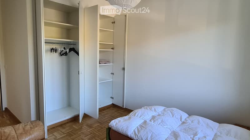 Zimmer mit Möbeln und eigenem Bad - ab Juli (2)