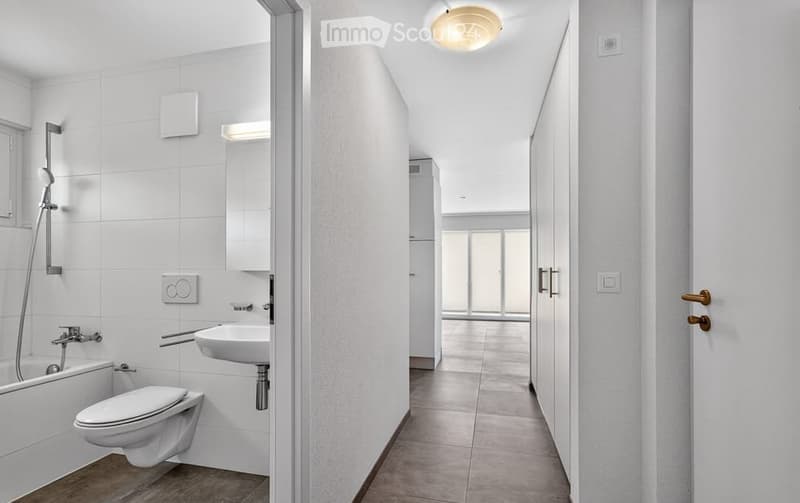 Appartement moderne de 2.5 pièces avec balcon et vue (2)