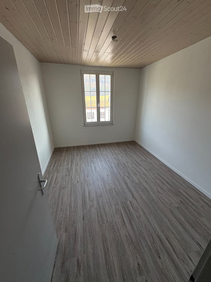 Beautiful 3.5-room apartment completely renovated in St-Imier (4)