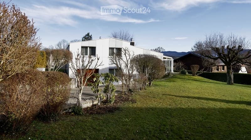 Casa familiare con bel terreno situata in zona tranquilla (1)