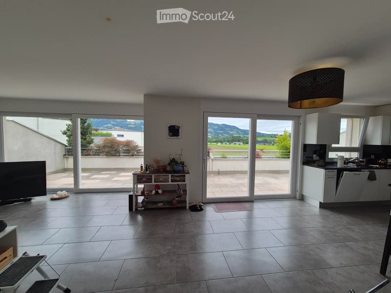 3,5 Zimmer - große Terrasse und atemberaubender Blick auf den Moléson (3)