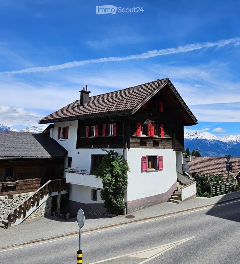 Renovierte Zweifamilienhaus im Zentrum von Nax (1)