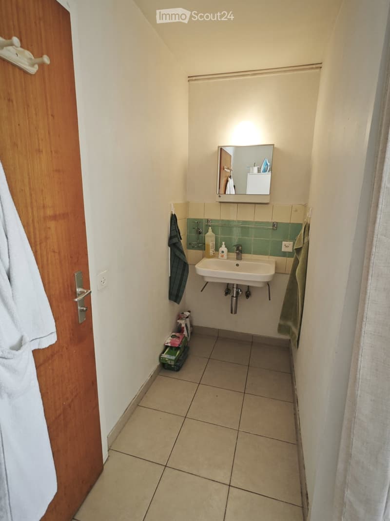 Furnished room for rent 2 minutes from Nyon train station (1)