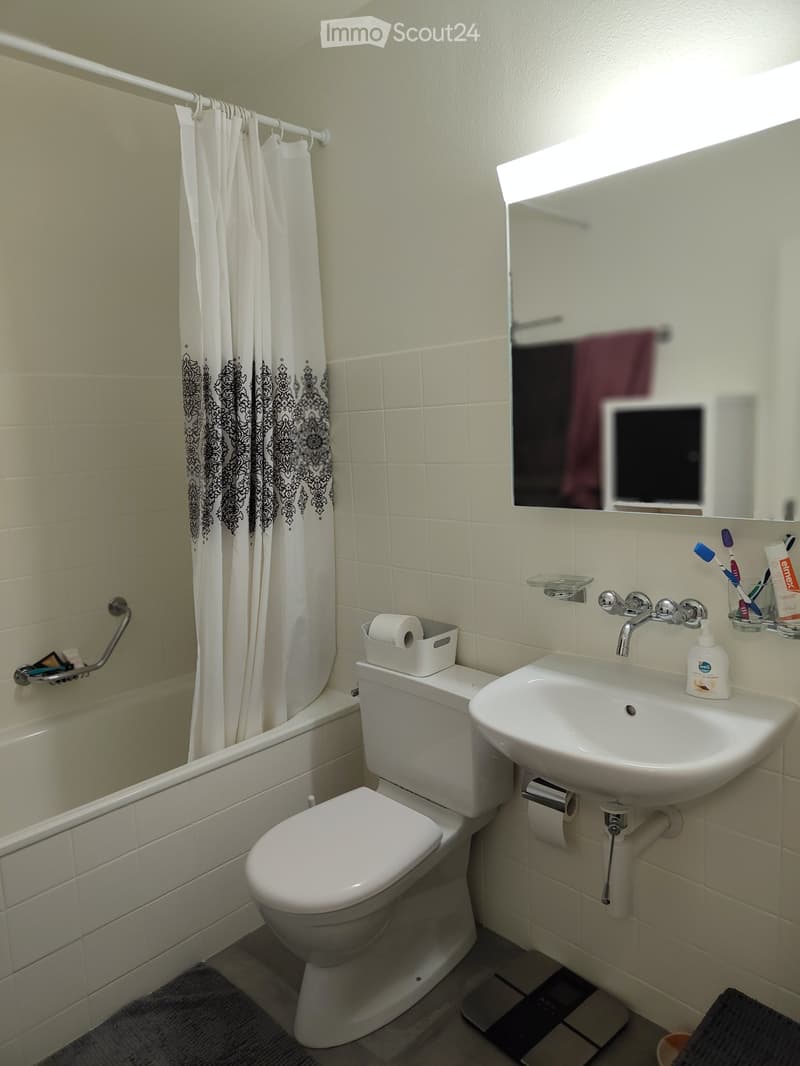 Helles 2-Zimmer-Wohnung 75m (2)