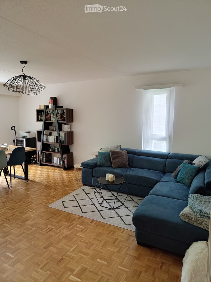 Helles 2-Zimmer-Wohnung 75m (1)