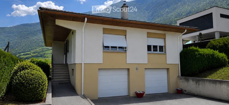Individual villa with 5.5 rooms and large garden in Saxon (1)