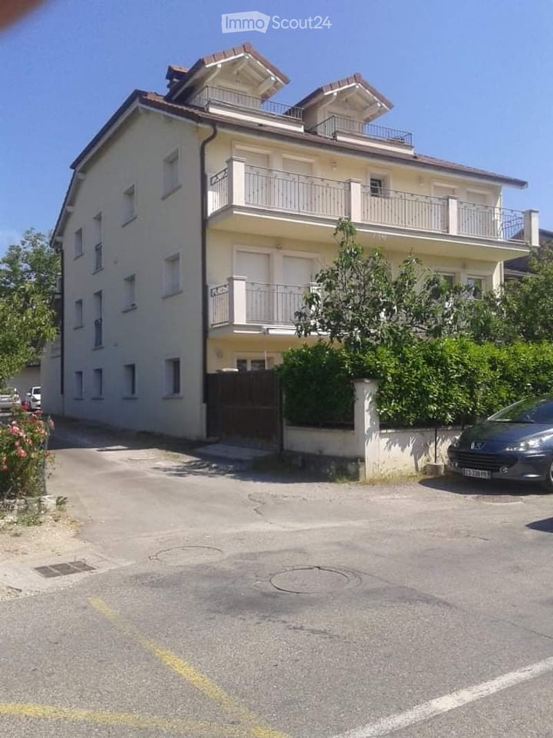 Proprietario affitta appartamento di 3 locali, alla dogana di Anières (1)
