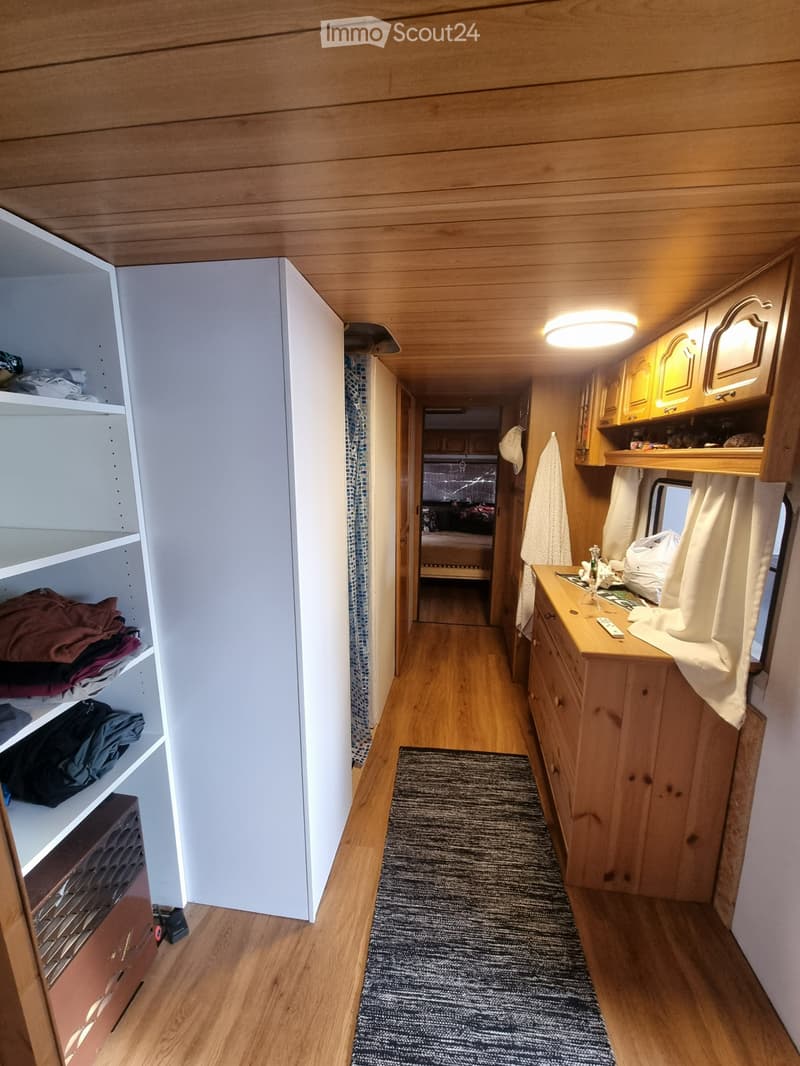 Caravane + auvent sur à lannée dans un camping à Lausanne (3)