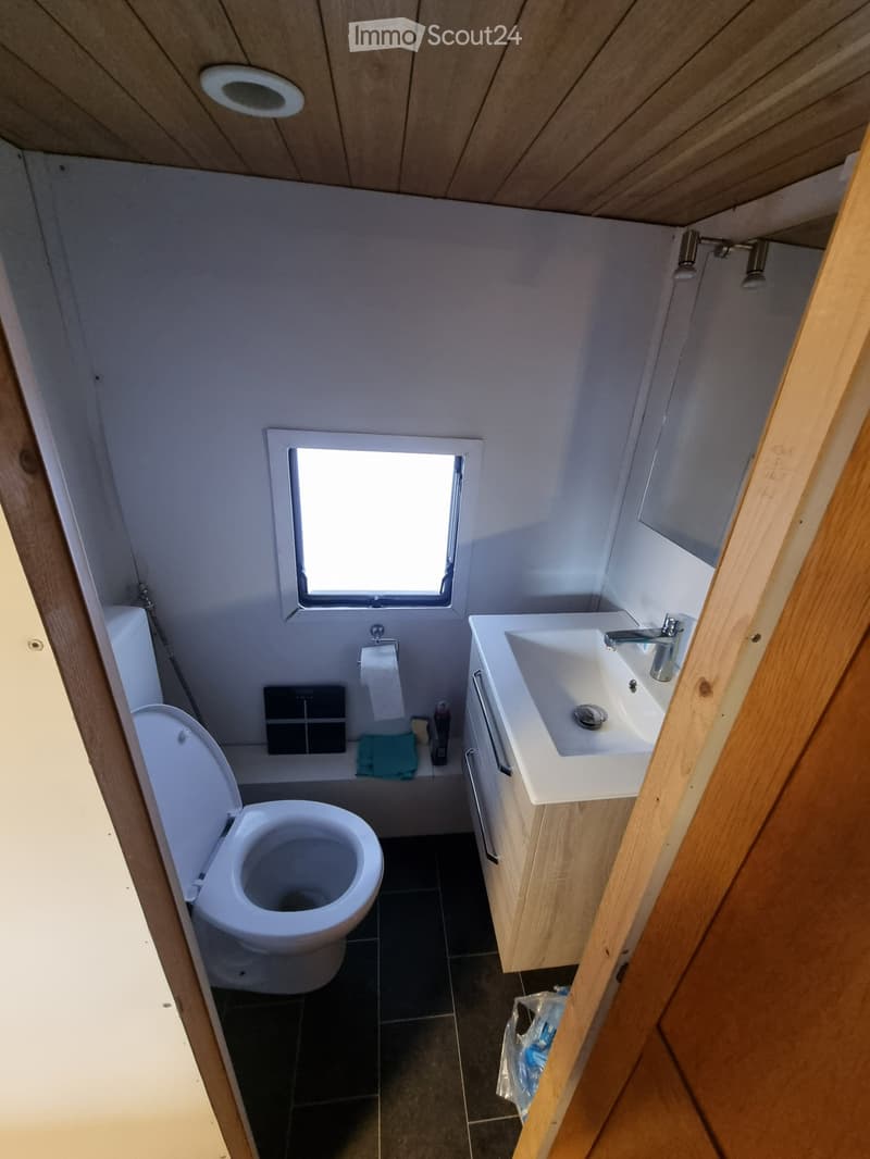 Caravane + auvent sur à lannée dans un camping à Lausanne (4)