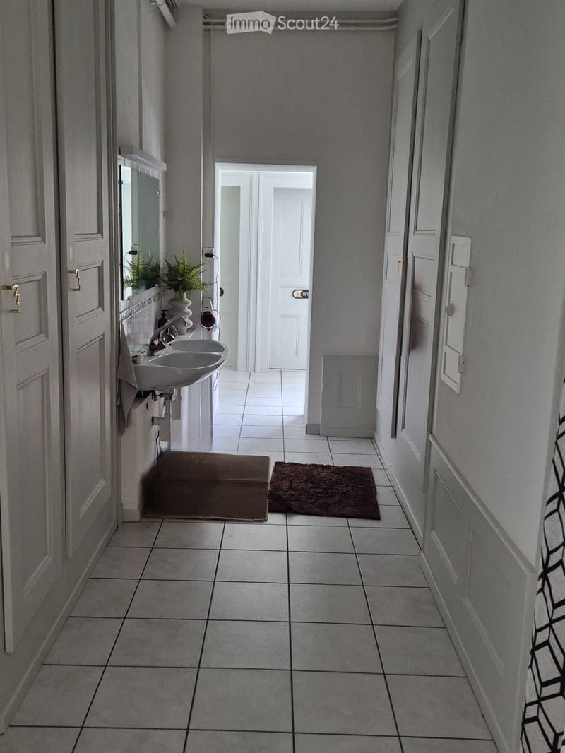 Grande appartamento di 7.5 locali con doppio balcone e garage (5)
