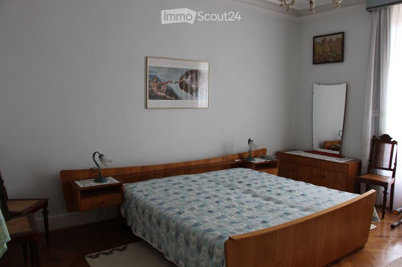 Beautiful old apartment, furnished, with 6 rooms in the city center (2)