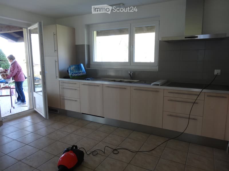 Villa with 8 rooms, rent CHF 2'200.- excluding charges (3)