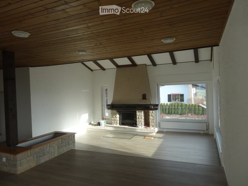 Villa with 8 rooms, rent CHF 2'200.- excluding charges (1)