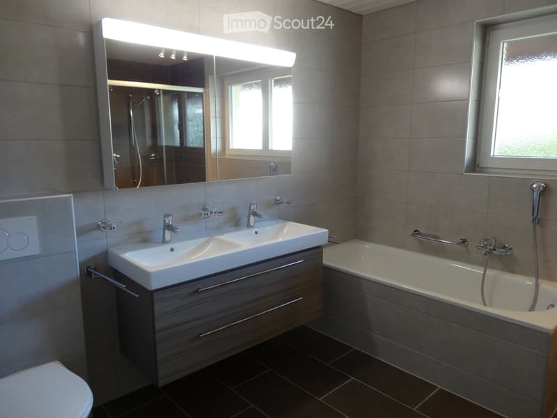 Villa with 8 rooms, rent CHF 2'200.- excluding charges (4)