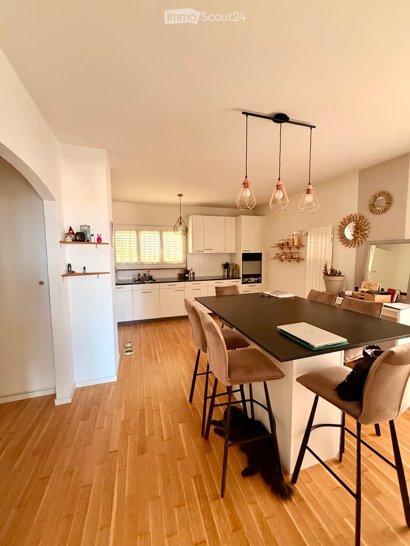 Bello appartamento di 2,5 locali con balcone a Neuchâtel (4)