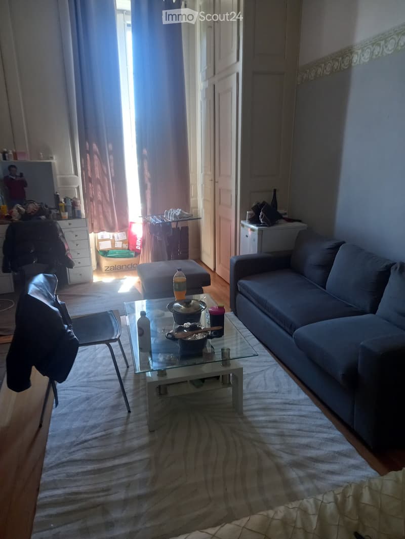 Bella camera in una condivisione di appartamento (1)