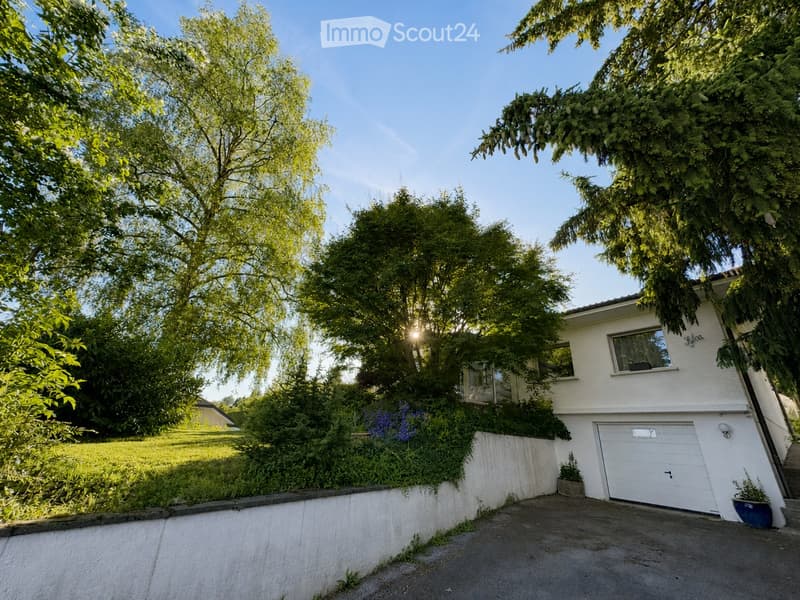 Einfamilienhaus mit privatem Garten - 2600/Monat (1)