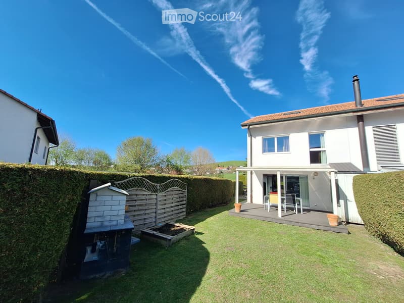 Semi-detached corner house with 5.5 rooms and garden in Treyvaux (1)