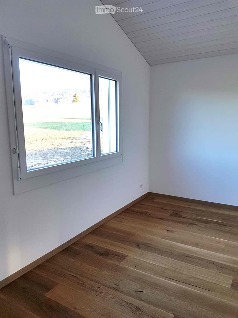 3,5 Zimmer Wohnung 80 m² in einer Villa mit 2 Apartments, im Obergeschoss (2)