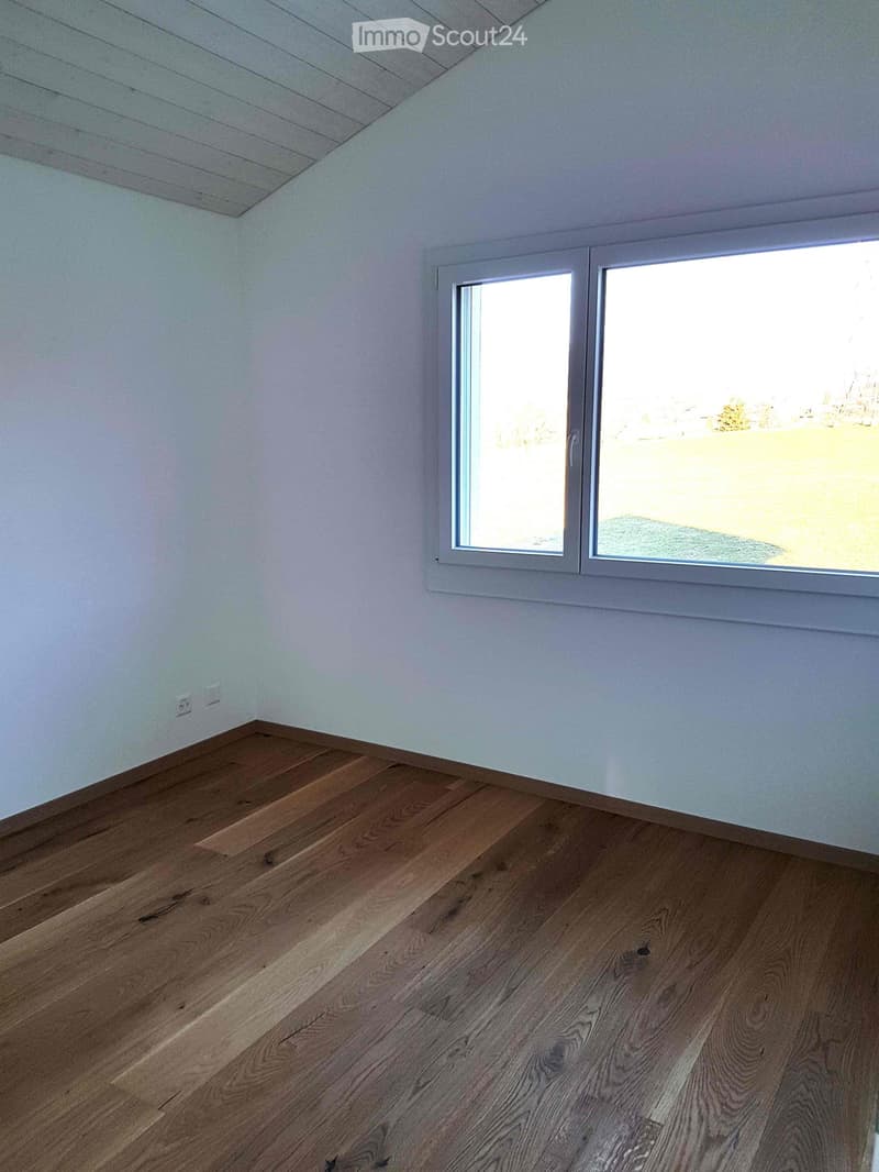 3,5 Zimmer Wohnung 80 m² in einer Villa mit 2 Apartments, im Obergeschoss (1)