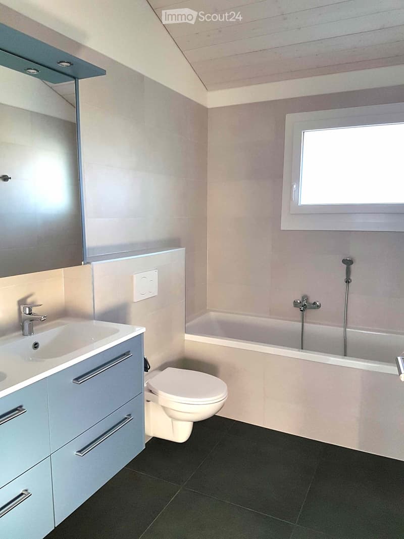 3,5 Zimmer Wohnung 80 m² in einer Villa mit 2 Apartments, im Obergeschoss (3)