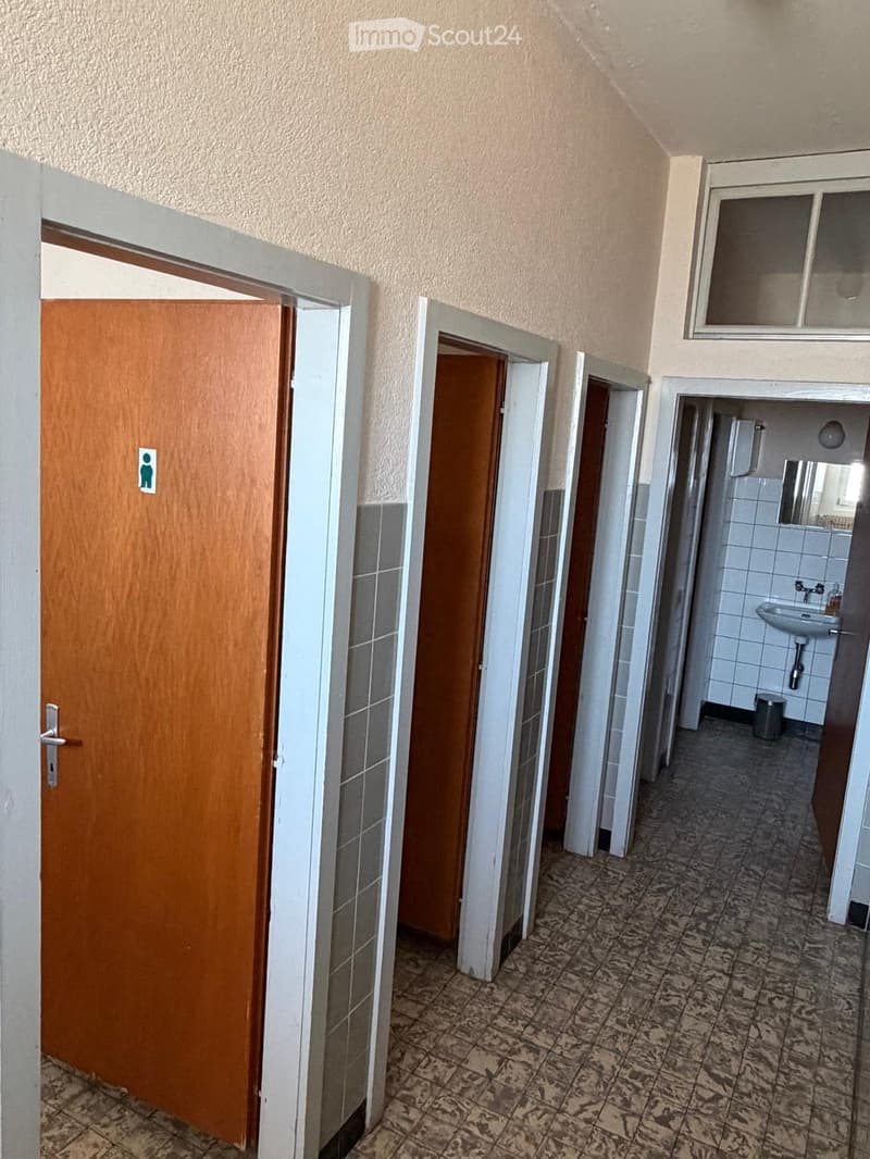 Restaurant und 5-Zimmer-Wohnung zu vermieten (5)