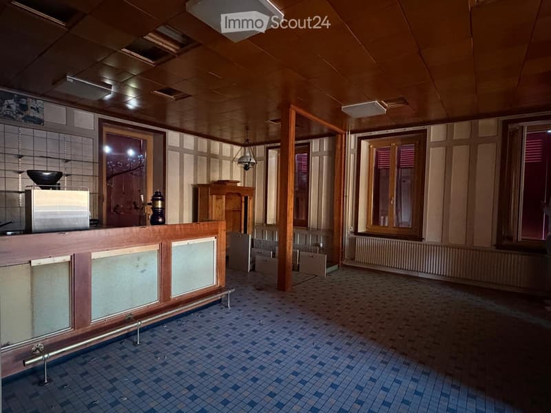 Restaurant und 5-Zimmer-Wohnung zu vermieten (1)