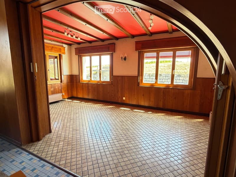 Restaurant und 5-Zimmer-Wohnung zu vermieten (2)