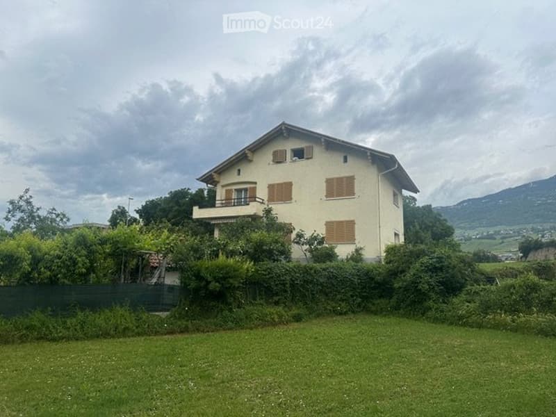 Sierre Rental Property with Building Land in Mixed Zone (1)