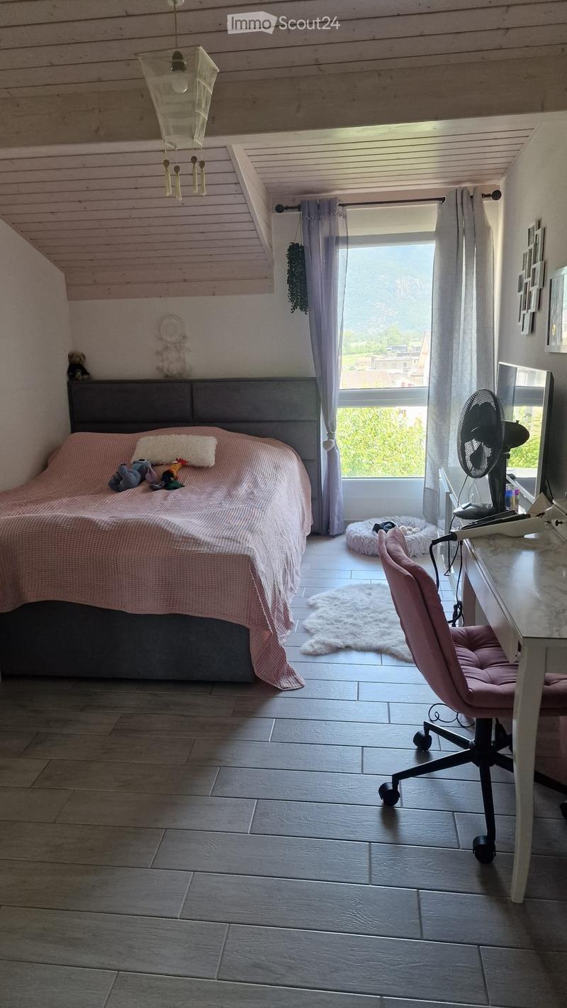 Appartement très lumineux de 2.5 pces à l'attique (4)