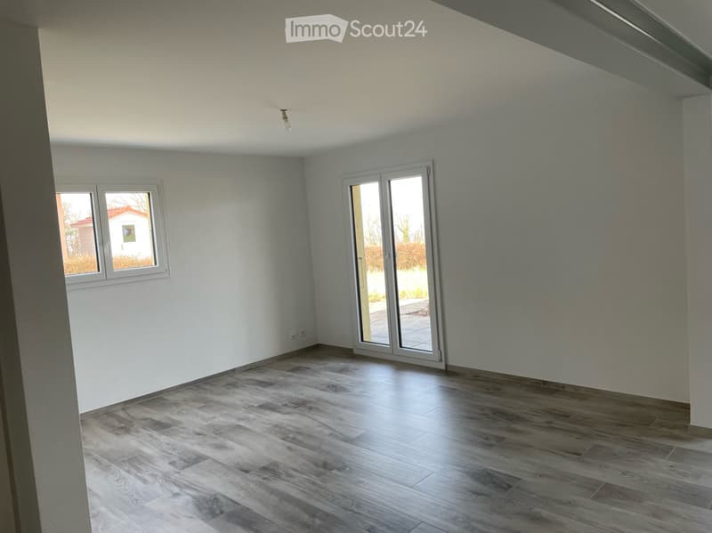 Bello appartamento al piano terra con giardino in una villa (2)