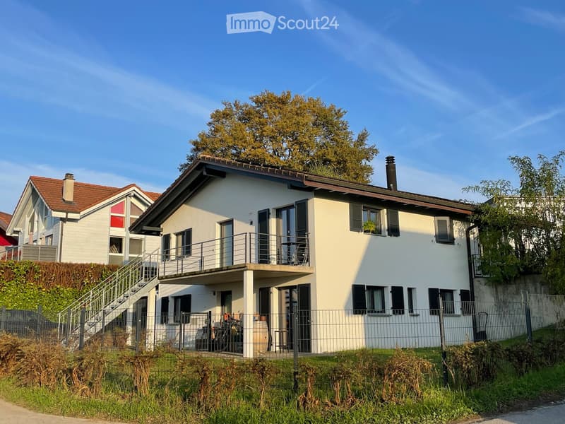 Bello appartamento al piano terra con giardino in una villa (1)