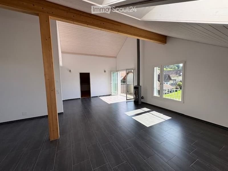 Grosse moderne und klimatisierte 3.5 Zimmer Dachwohnung (4)