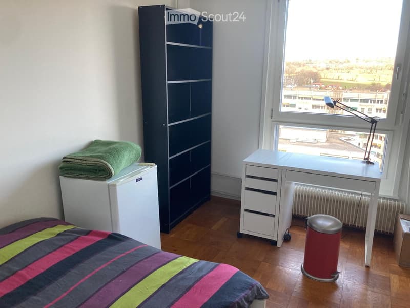 Room (3)