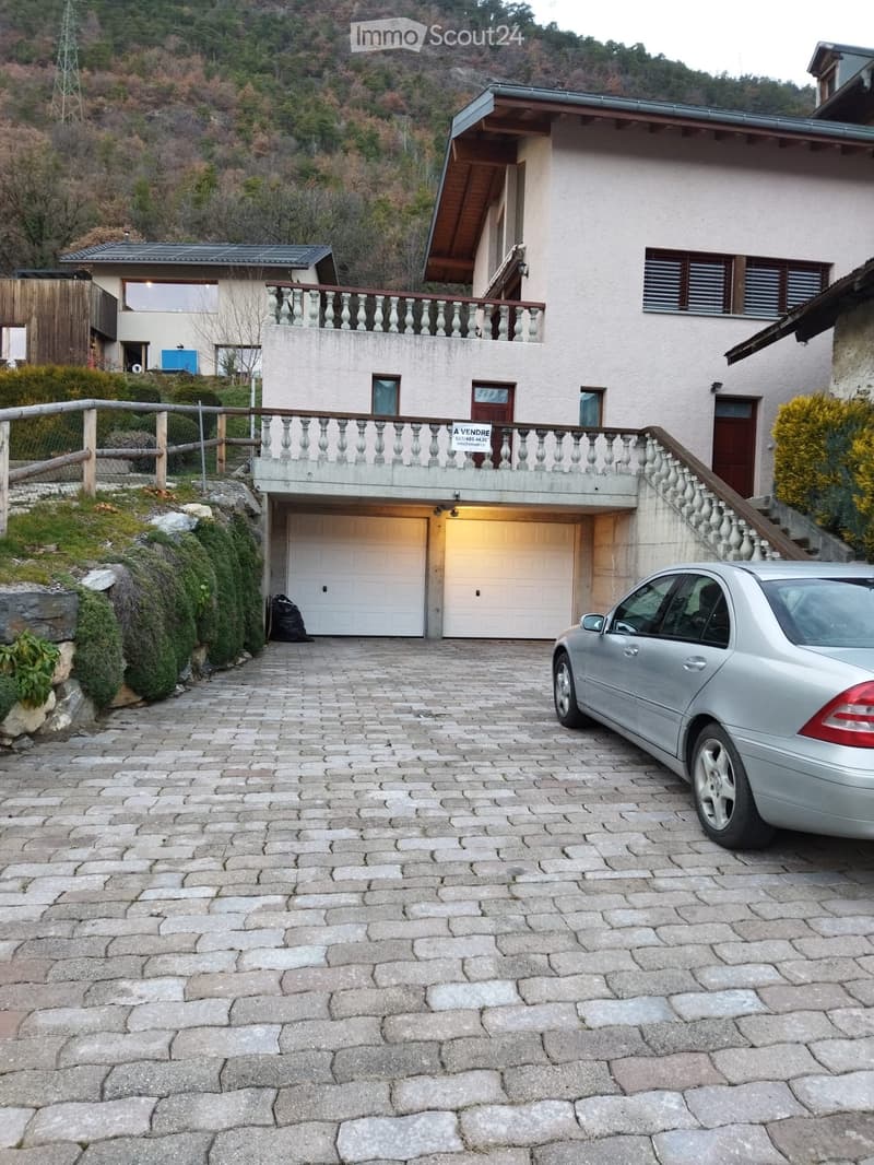 Große Villa zur Verkauf (2)