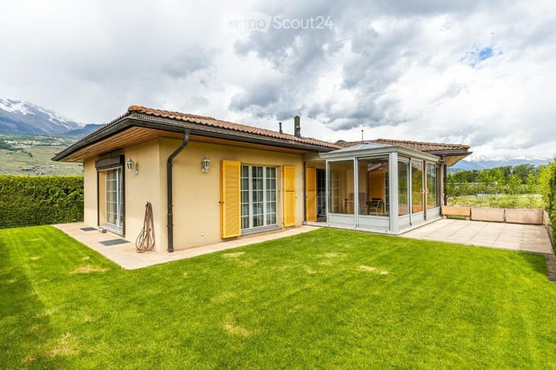 Schöne Villa mit Garten und eigenem Studio (2)