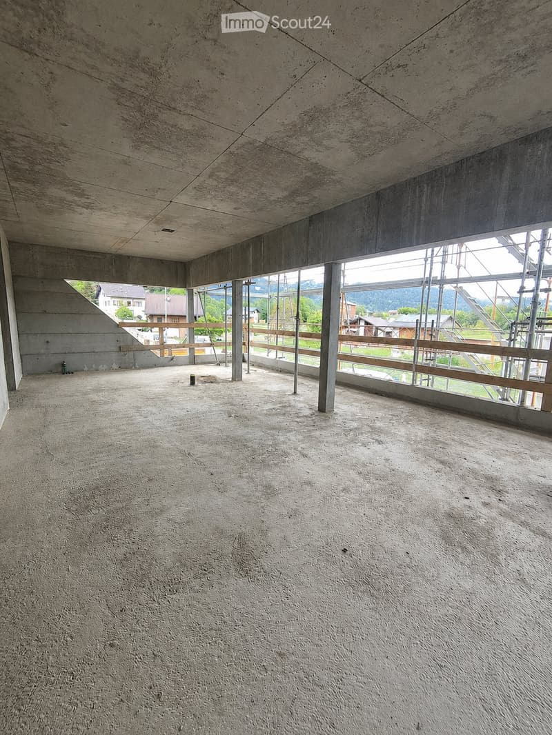 Neue 2.5-Zimmer-Wohnung mit Balkon und Terrasse (2)