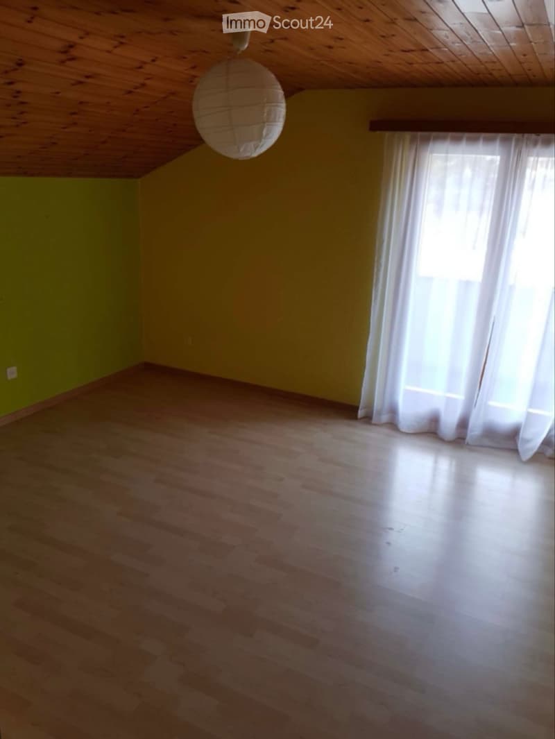 Appartamento mansardato luminoso in affitto (2)