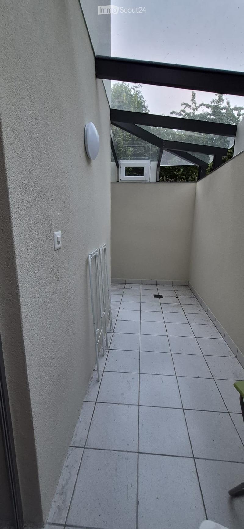 Colocation arredata per donne con giardino d'inverno in villa (4)