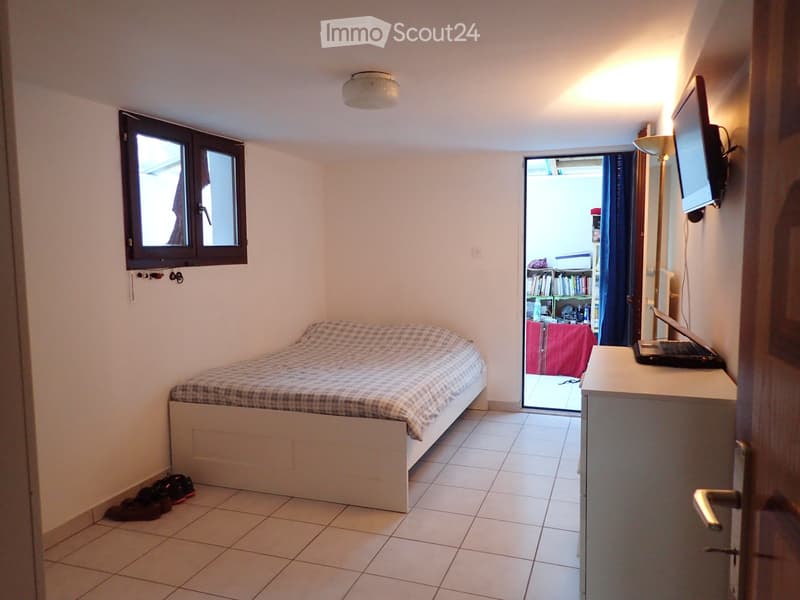 Colocation arredata per donne con giardino d'inverno in villa (3)
