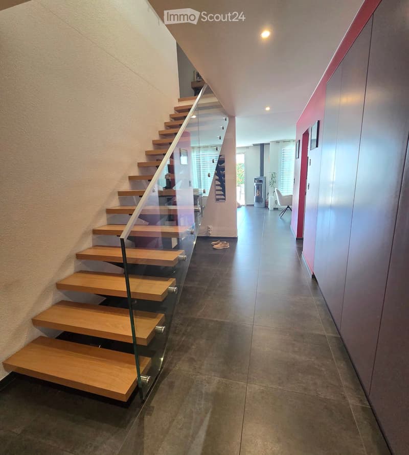 Geräumige moderne 5.5-Zimmer-Villa (3)
