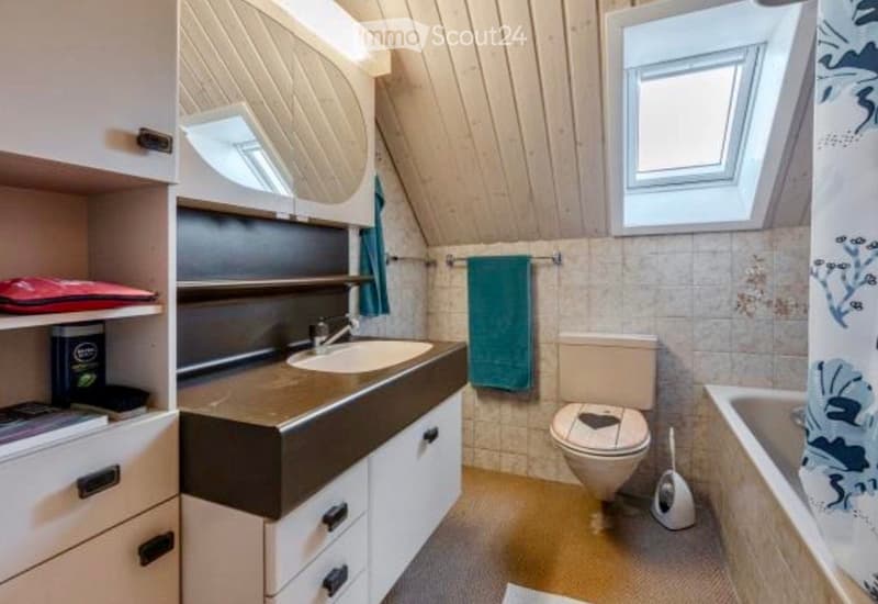 Charmante 3.5-Zimmer-Dachwohnung in Samstagern (2)