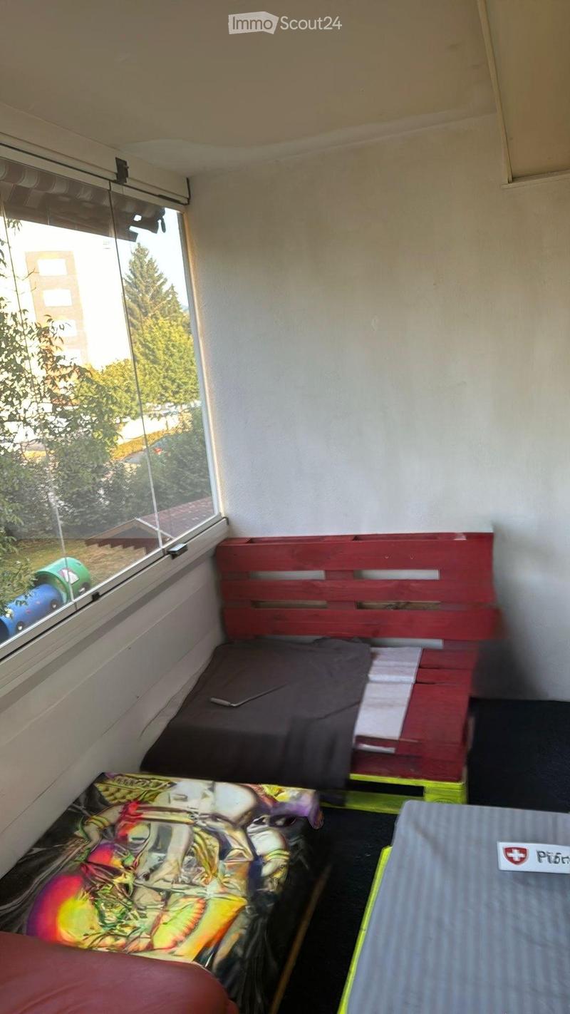 Stilvoll renovierte 2.5 Zimmerwohnung mit Balkon (5)