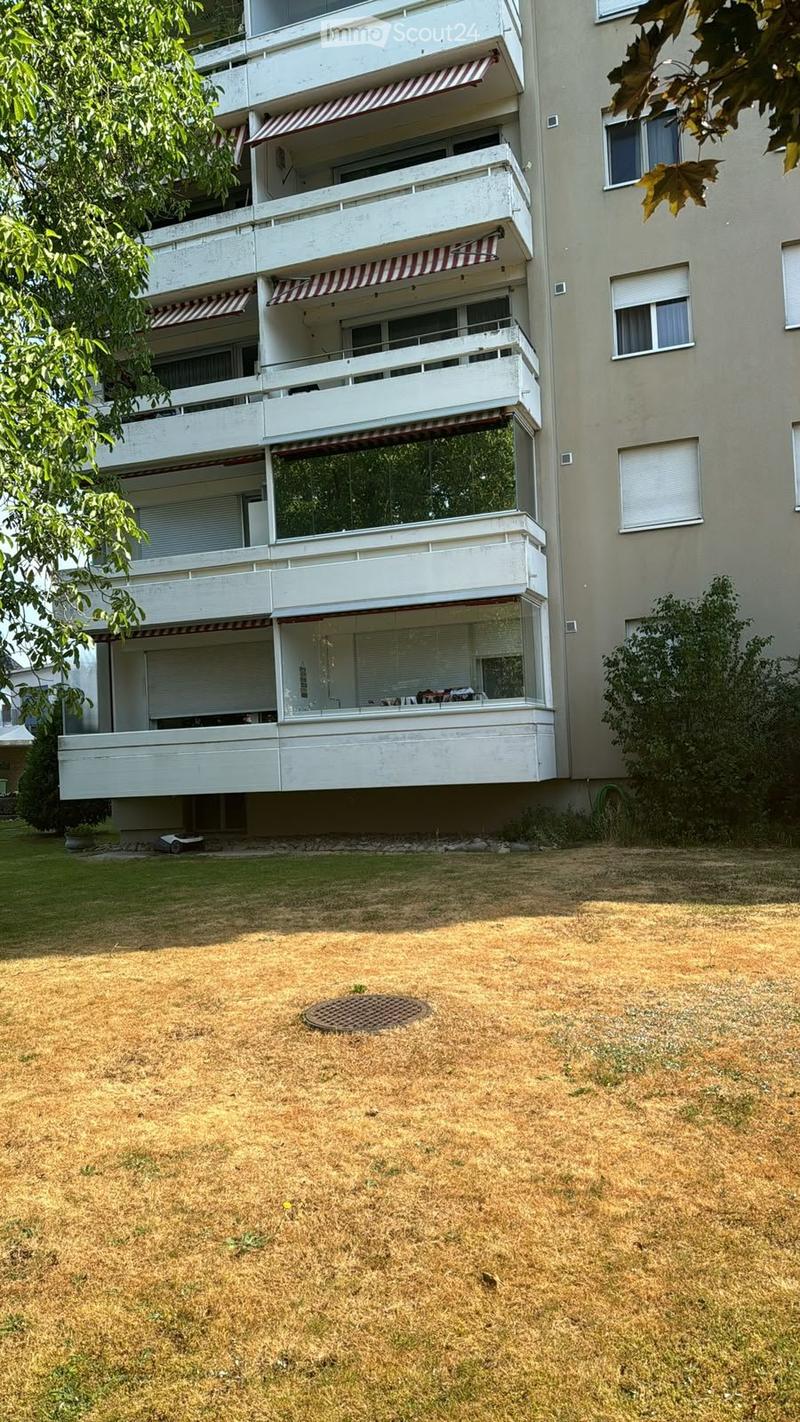 Stilvoll renovierte 2.5 Zimmerwohnung mit Balkon (4)