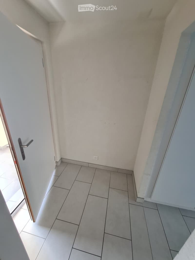 Studio, garage box and outdoor parking space in Fully (3)
