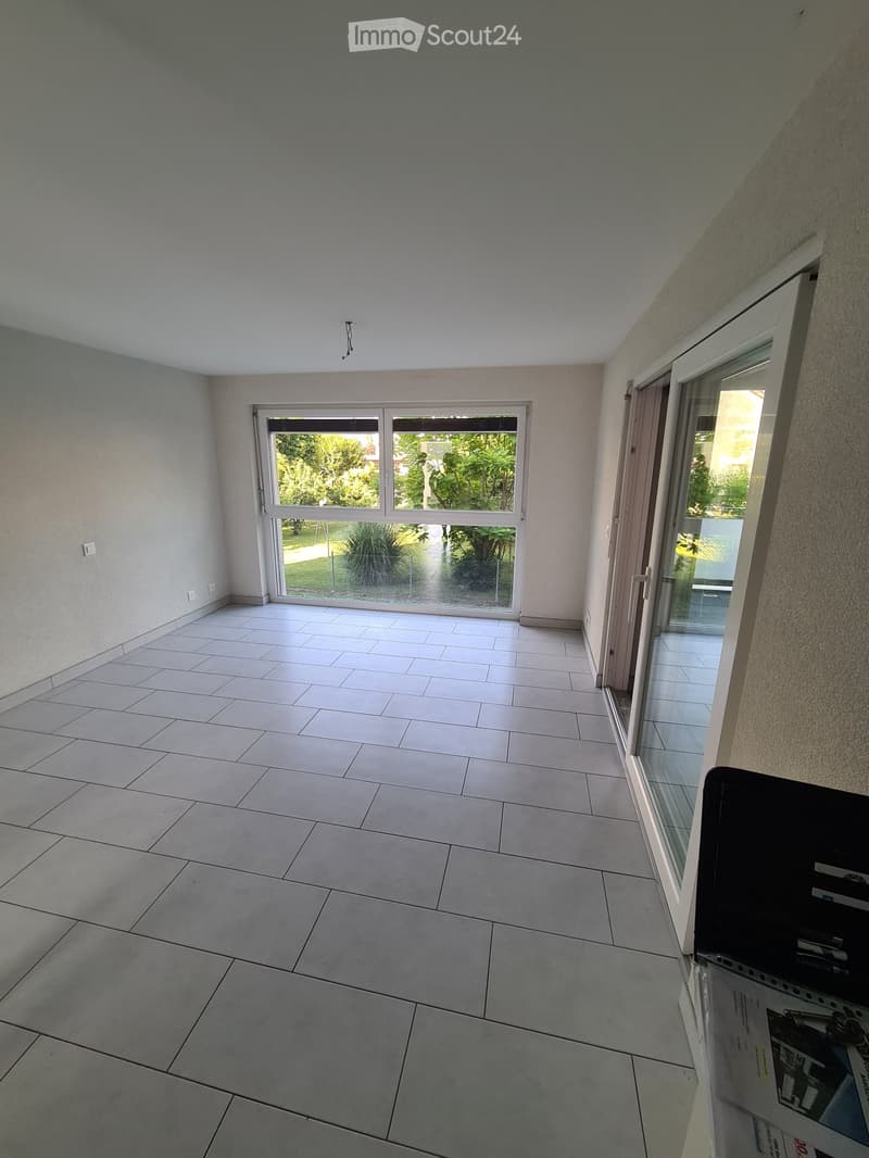 Studio, garage box and outdoor parking space in Fully (2)