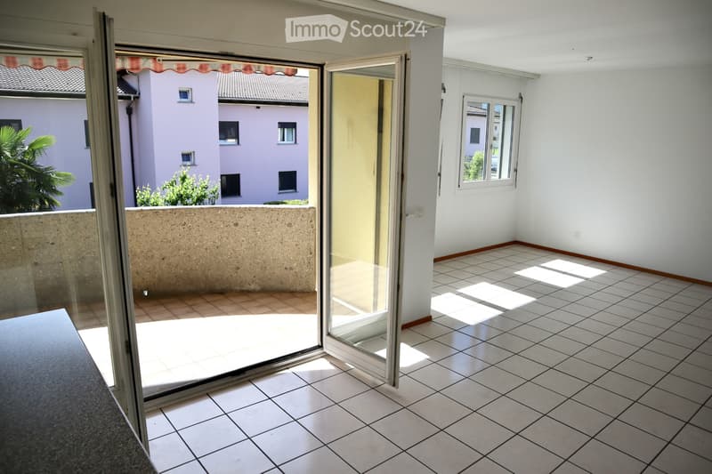 Spacious 2-room apartment with 71 m² and covered terrace in Sant'Antonino (2)